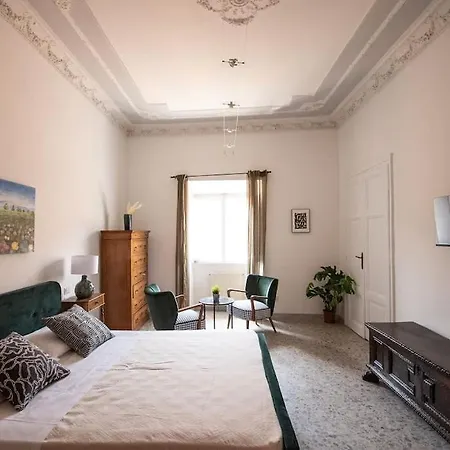 Rhome Elegant Lejlighed